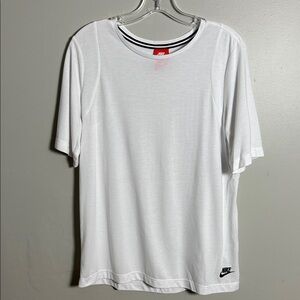 Nike Women’s performance Tech Short Sleeve T-Shirt White Size Large